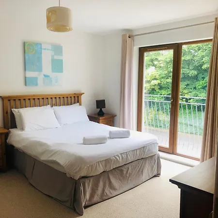 Holiday home Modern With 3 Bedrooms And 3 Bathrooms In Town