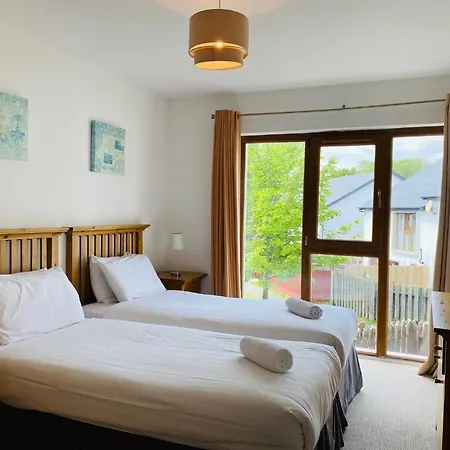 Modern With 3 Bedrooms And 3 Bathrooms In Town *