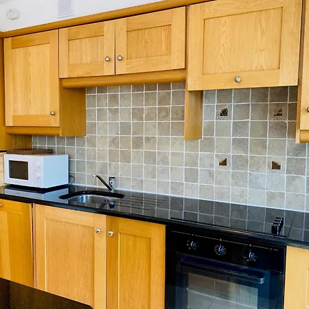 Modern With 3 Bedrooms And 3 Bathrooms In Town * Kenmare